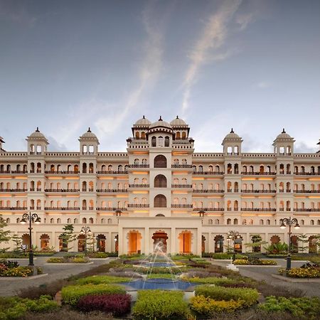 Uday Palace Navsari, A Member Of Radisson Individuals מראה חיצוני תמונה