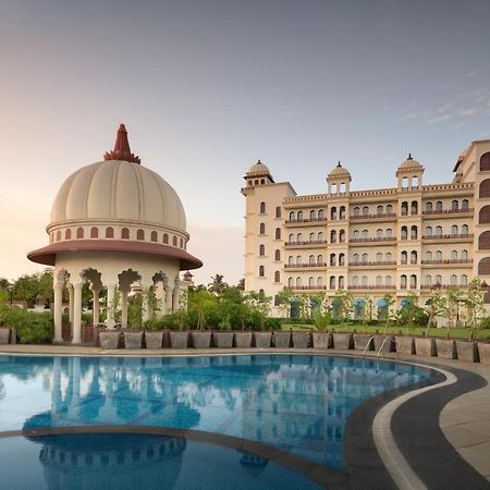 Uday Palace Navsari, A Member Of Radisson Individuals מראה חיצוני תמונה