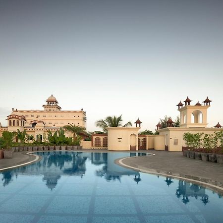Uday Palace Navsari, A Member Of Radisson Individuals מראה חיצוני תמונה