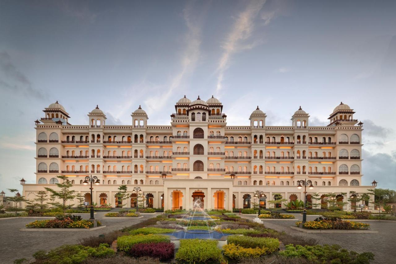 Uday Palace Navsari, A Member Of Radisson Individuals מראה חיצוני תמונה