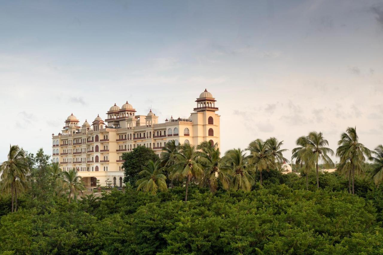 Uday Palace Navsari, A Member Of Radisson Individuals מראה חיצוני תמונה