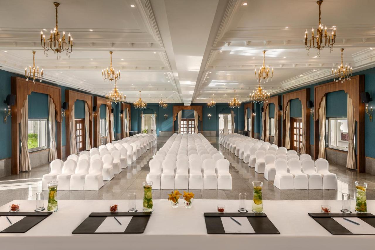 Uday Palace Navsari, A Member Of Radisson Individuals מראה חיצוני תמונה
