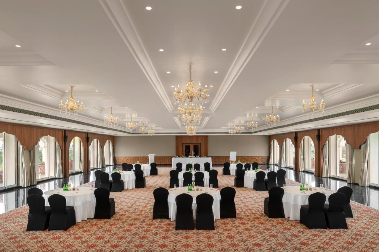 Uday Palace Navsari, A Member Of Radisson Individuals מראה חיצוני תמונה