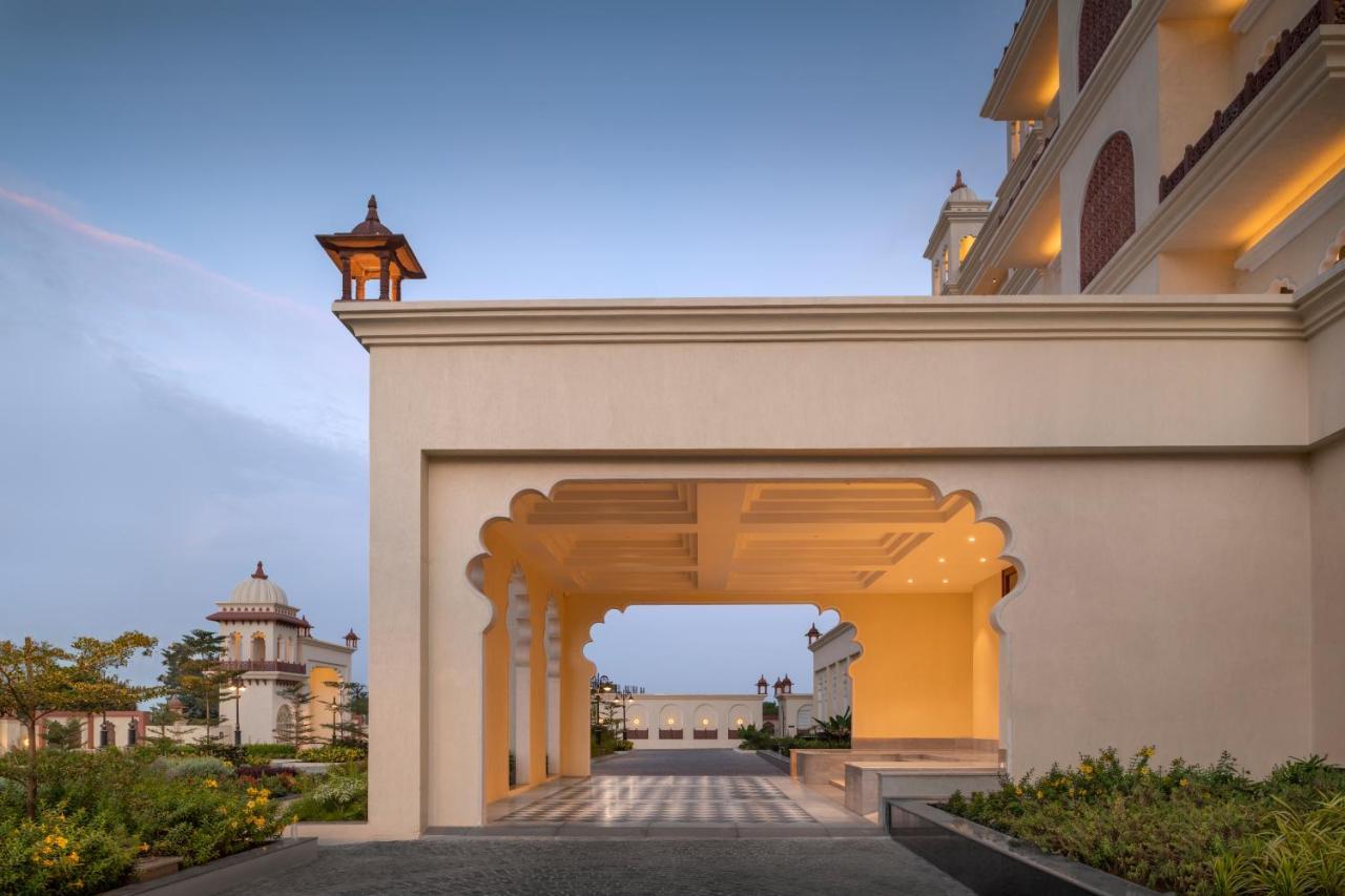 Uday Palace Navsari, A Member Of Radisson Individuals מראה חיצוני תמונה
