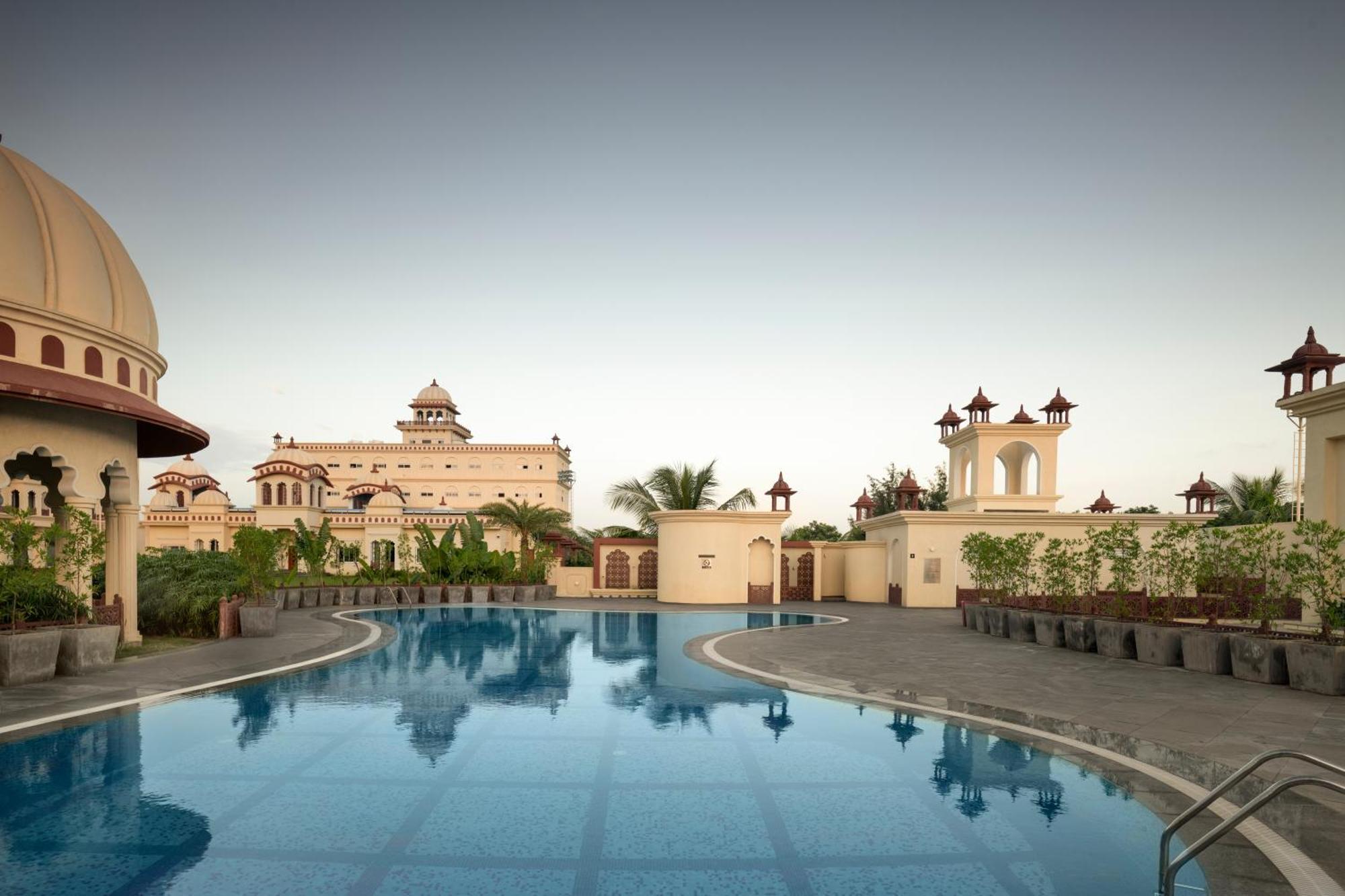 Uday Palace Navsari, A Member Of Radisson Individuals מראה חיצוני תמונה